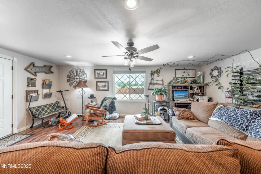 9365 Gremlin, Reno, Nevada 89506, 4 Bedrooms Bedrooms, ,2 BathroomsBathrooms,Residential,Residential,Gremlin,250051113