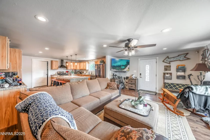 9365 Gremlin, Reno, Nevada 89506, 4 Bedrooms Bedrooms, ,2 BathroomsBathrooms,Residential,Residential,Gremlin,250051113