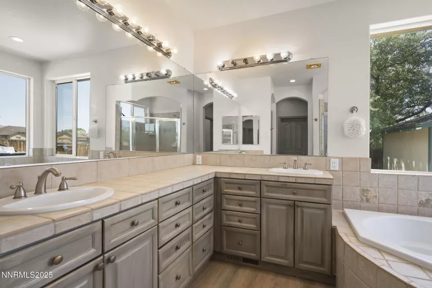 289 Saintsbury, Sparks, Nevada 89441, 4 Bedrooms Bedrooms, ,3 BathroomsBathrooms,Residential,Residential,Saintsbury,250051116