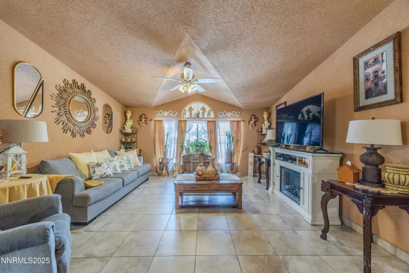 530 2nd, Sun Valley, Nevada 89433, 4 Bedrooms Bedrooms, ,2 BathroomsBathrooms,Residential,Residential,2nd,250051151
