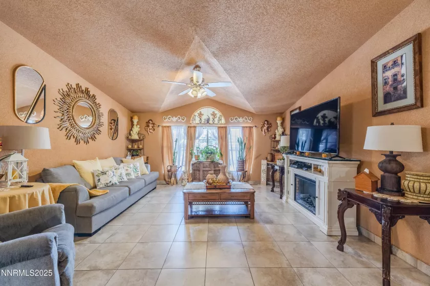 530 2nd, Sun Valley, Nevada 89433, 4 Bedrooms Bedrooms, ,2 BathroomsBathrooms,Residential,Residential,2nd,250051151