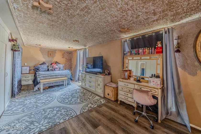 530 2nd, Sun Valley, Nevada 89433, 4 Bedrooms Bedrooms, ,2 BathroomsBathrooms,Residential,Residential,2nd,250051151