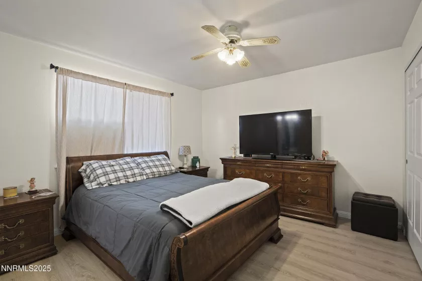 6375 Mohegan, Sun Valley, Nevada 89433, 3 Bedrooms Bedrooms, ,2 BathroomsBathrooms,Residential,Residential,Mohegan,250051160
