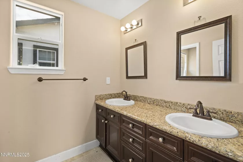 2000 Long Hollow, Reno, Nevada 89521, 5 Bedrooms Bedrooms, ,3 BathroomsBathrooms,Residential,Residential,Long Hollow,250051161