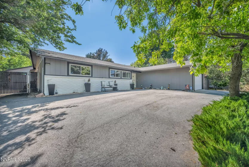 Circular driveway