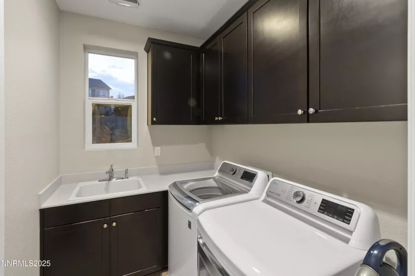 2386 Isabella, Sparks, Nevada 89434, 5 Bedrooms Bedrooms, ,3 BathroomsBathrooms,Residential,Residential,Isabella,250051181