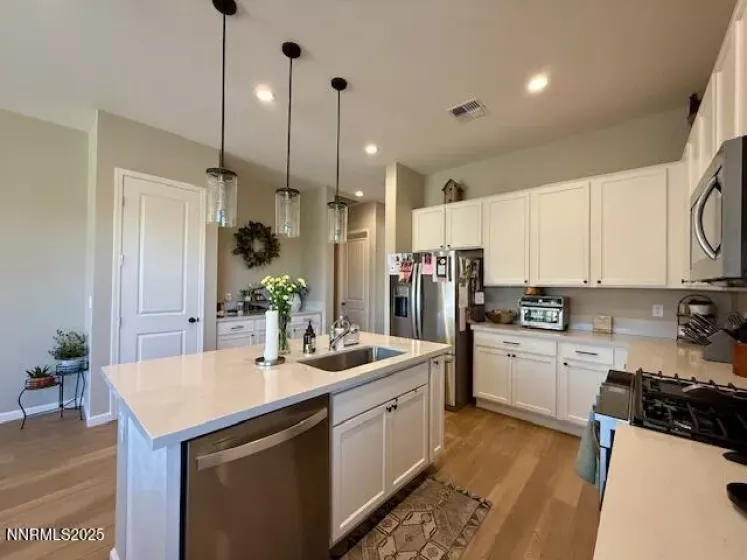 7800 Hoback, Sparks, Nevada 89436, 3 Bedrooms Bedrooms, ,3 BathroomsBathrooms,Residential,Residential,Hoback,250051195