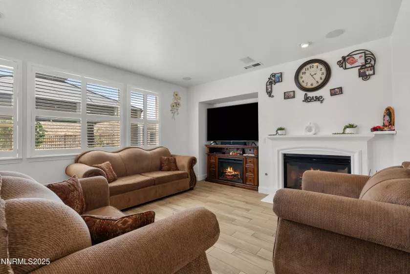 7935 Opal Station, Reno, Nevada 89506, 5 Bedrooms Bedrooms, ,3 BathroomsBathrooms,Residential,Residential,Opal Station,250051199