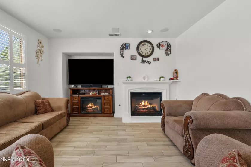 7935 Opal Station, Reno, Nevada 89506, 5 Bedrooms Bedrooms, ,3 BathroomsBathrooms,Residential,Residential,Opal Station,250051199