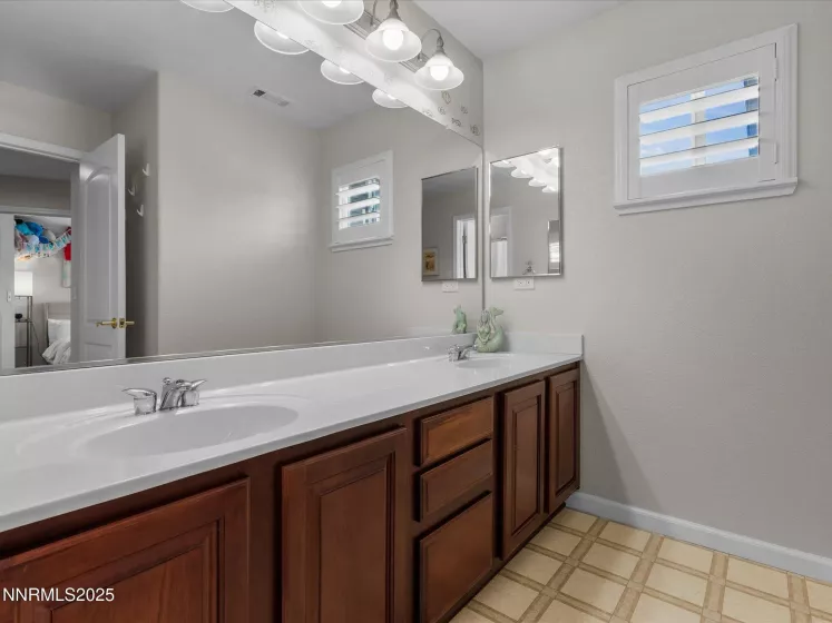 1121 Sageberry, Reno, Nevada 89509, 5 Bedrooms Bedrooms, ,3 BathroomsBathrooms,Residential,Residential,Sageberry,250051170