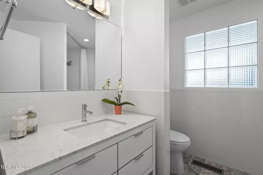 1180 Manzanita, Reno, Nevada 89509, 3 Bedrooms Bedrooms, ,3 BathroomsBathrooms,Residential,Residential,Manzanita,250051183