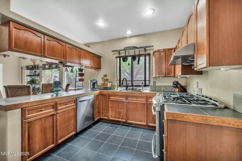 5210 Mesa Verde, Sparks, Nevada 89436, 3 Bedrooms Bedrooms, ,3 BathroomsBathrooms,Residential,Residential,Mesa Verde,250051205