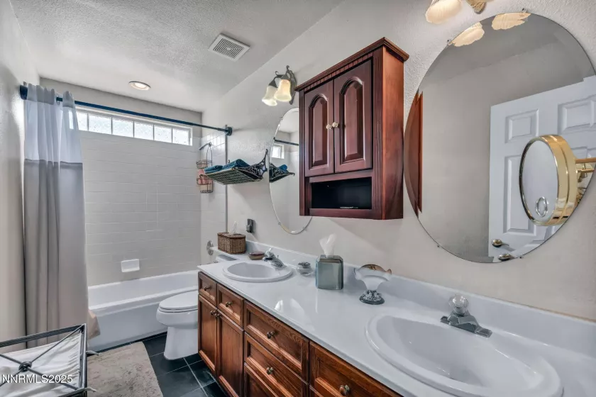 5210 Mesa Verde, Sparks, Nevada 89436, 3 Bedrooms Bedrooms, ,3 BathroomsBathrooms,Residential,Residential,Mesa Verde,250051205