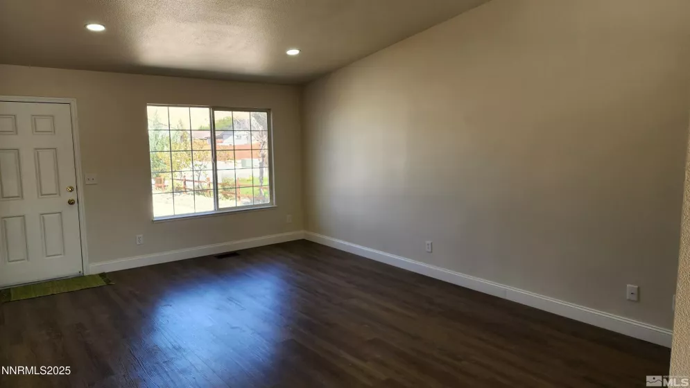 5910 Poinsettia, Sun Valley, Nevada 89433, 3 Bedrooms Bedrooms, ,2 BathroomsBathrooms,Residential,Residential,Poinsettia,250051210