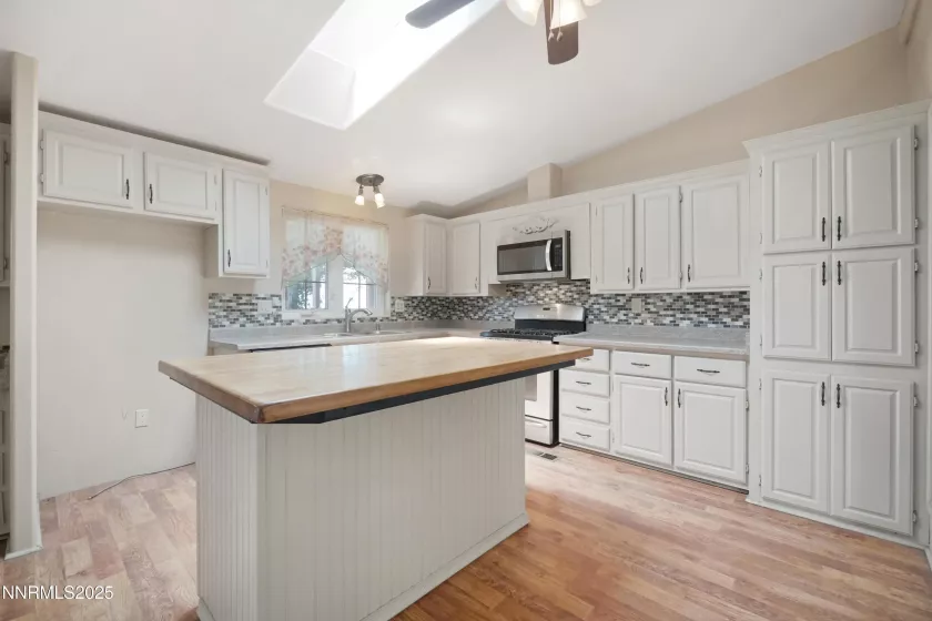 35 Shirley, Yerington, Nevada 89447, 3 Bedrooms Bedrooms, ,2 BathroomsBathrooms,Residential,Residential,Shirley,250051212