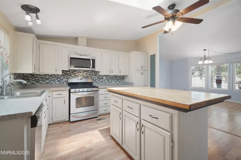 35 Shirley, Yerington, Nevada 89447, 3 Bedrooms Bedrooms, ,2 BathroomsBathrooms,Residential,Residential,Shirley,250051212