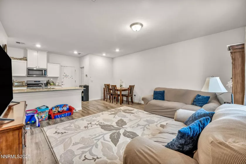 529 Autumn Breeze, Reno, Nevada 89511, 3 Bedrooms Bedrooms, ,3 BathroomsBathrooms,Residential,Residential,Autumn Breeze,250051214