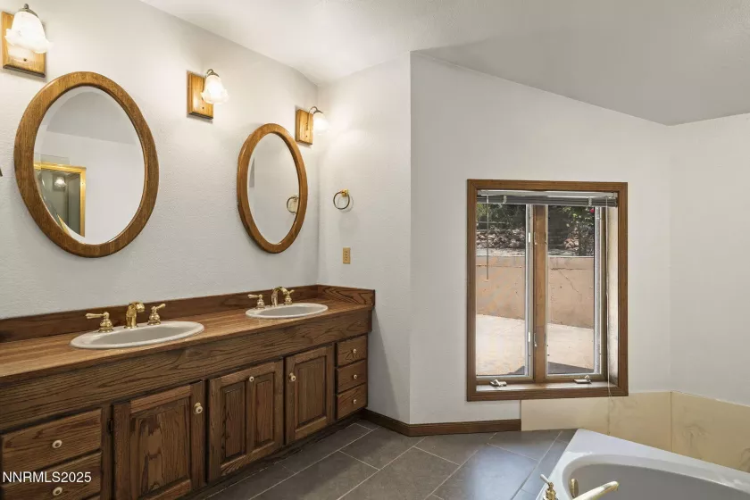 430 Queen, Sparks, Nevada 89431, 3 Bedrooms Bedrooms, ,3 BathroomsBathrooms,Residential,Residential,Queen,250051217