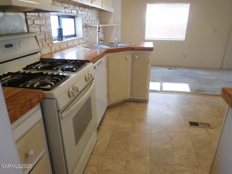 2720 Dahlia, Reno, Nevada 89512, 2 Bedrooms Bedrooms, ,2 BathroomsBathrooms,Residential,Residential,Dahlia,250051225