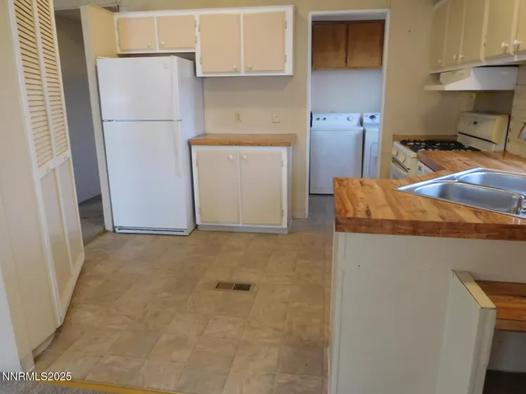 2720 Dahlia, Reno, Nevada 89512, 2 Bedrooms Bedrooms, ,2 BathroomsBathrooms,Residential,Residential,Dahlia,250051225