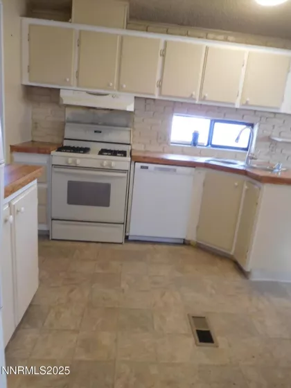 2720 Dahlia, Reno, Nevada 89512, 2 Bedrooms Bedrooms, ,2 BathroomsBathrooms,Residential,Residential,Dahlia,250051225