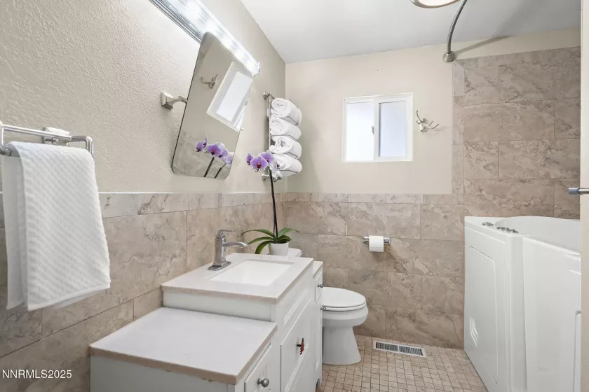 2195 Plumb, Reno, Nevada 89509, 4 Bedrooms Bedrooms, ,4 BathroomsBathrooms,Residential,Residential,Plumb,250051228