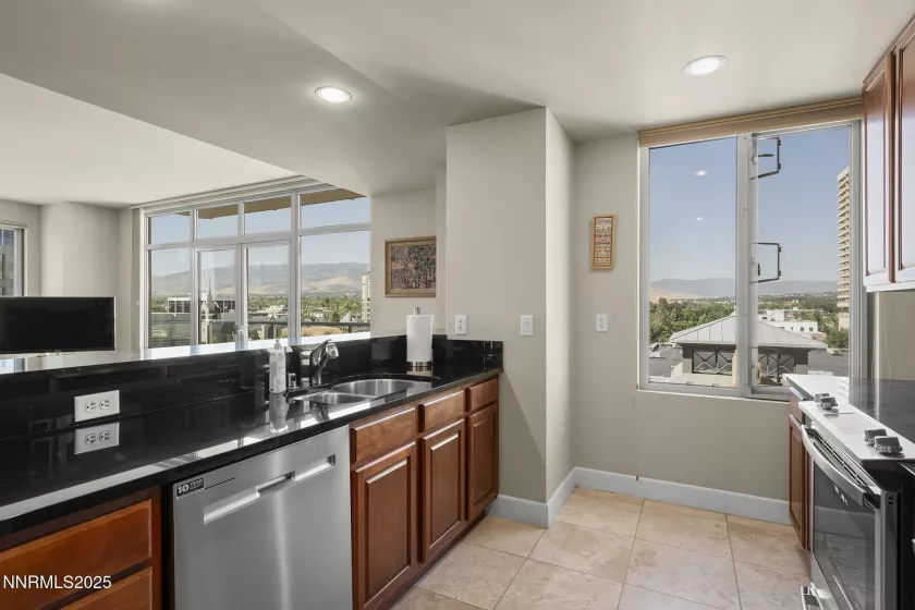 50 Sierra, Reno, Nevada 89501, 2 Bedrooms Bedrooms, ,2 BathroomsBathrooms,Residential,Residential,Sierra,250051260