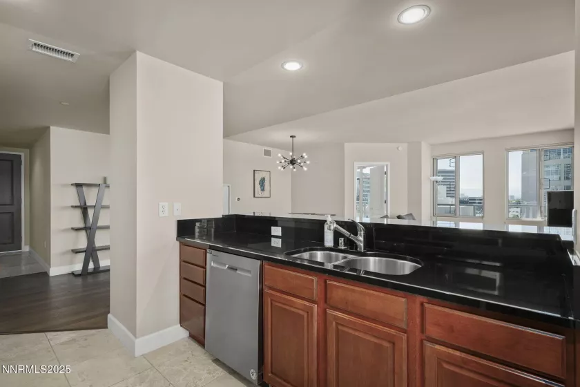 50 Sierra, Reno, Nevada 89501, 2 Bedrooms Bedrooms, ,2 BathroomsBathrooms,Residential,Residential,Sierra,250051260