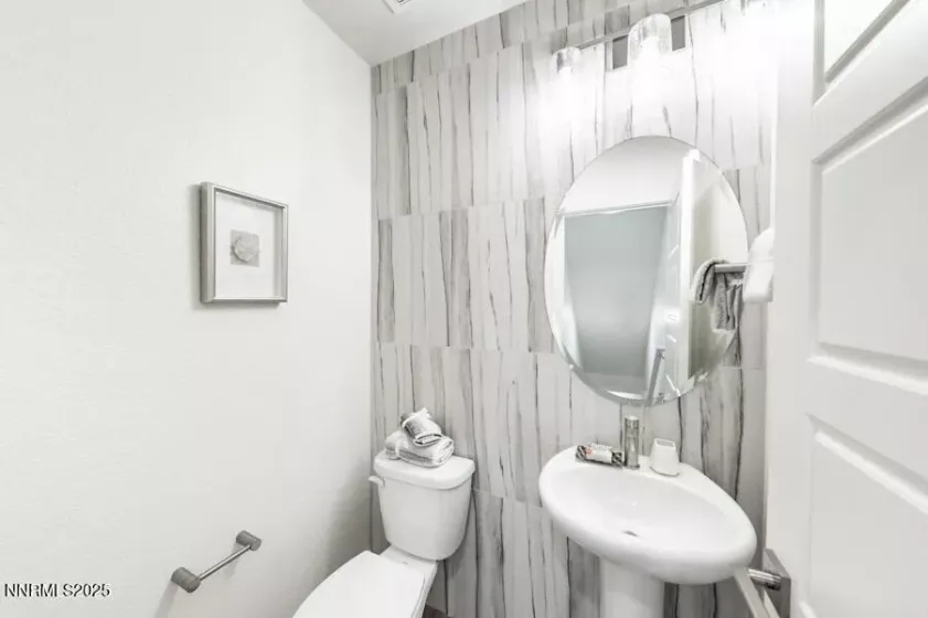 165 Rissone, Reno, Nevada 89503, 4 Bedrooms Bedrooms, ,4 BathroomsBathrooms,Residential,Residential,Rissone,250051263