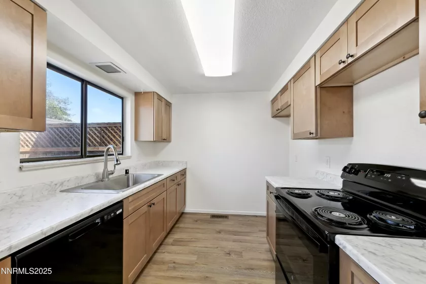 718 Travis, Carson City, Nevada 89701, 2 Bedrooms Bedrooms, ,3 BathroomsBathrooms,Residential,Residential,Travis,250051271