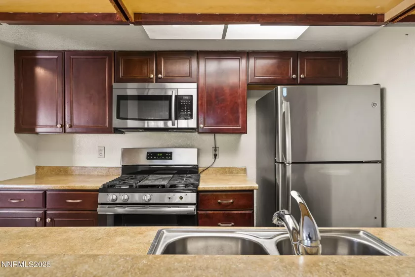 960 ADRIAN, Sparks, Nevada 89431, 2 Bedrooms Bedrooms, ,2 BathroomsBathrooms,Residential,Residential,ADRIAN,250051278