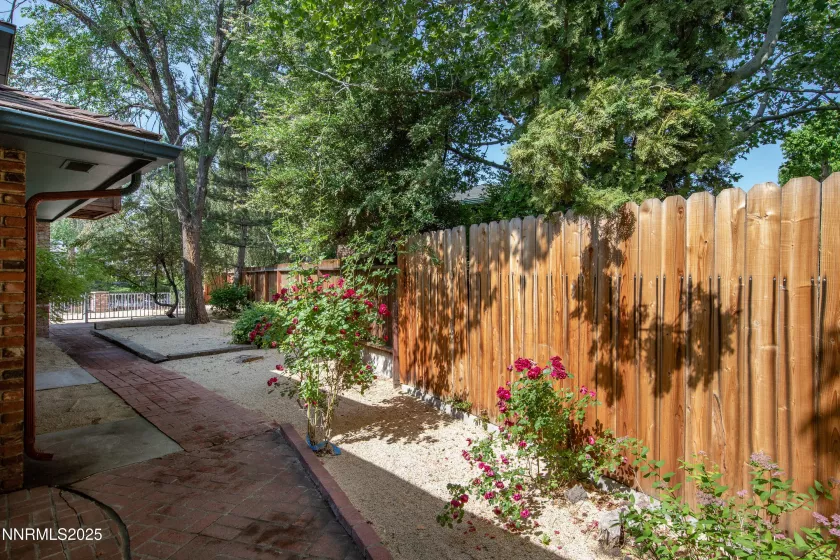 235 Country Club Dr, Reno, Nevada 89509, 4 Bedrooms Bedrooms, ,3 BathroomsBathrooms,Residential,Residential,Country Club Dr,250051291