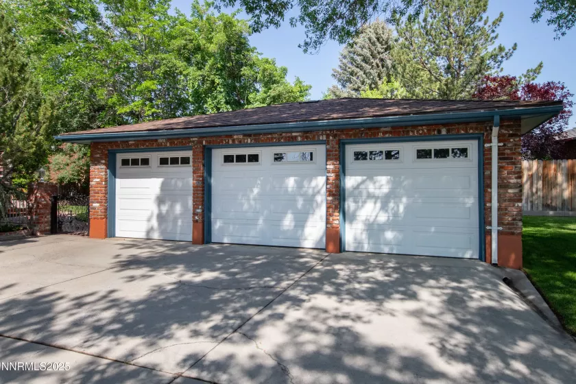 235 Country Club Dr, Reno, Nevada 89509, 4 Bedrooms Bedrooms, ,3 BathroomsBathrooms,Residential,Residential,Country Club Dr,250051291