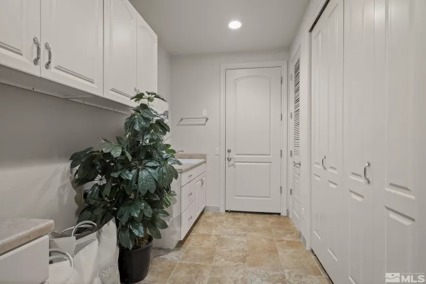 202 Paddington, Reno, Nevada 89511, 6 Bedrooms Bedrooms, ,5 BathroomsBathrooms,Residential,Residential,Paddington,250005863