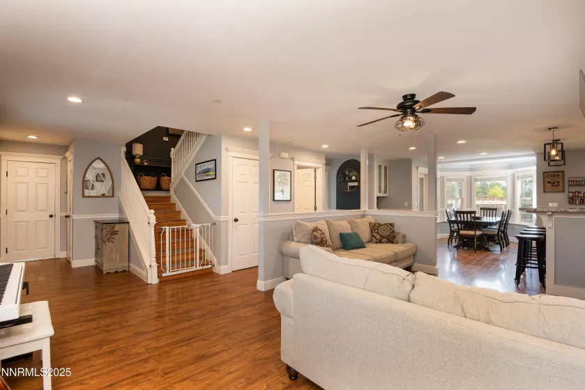 1131 Country Club, Minden, Nevada 89423, 4 Bedrooms Bedrooms, ,3 BathroomsBathrooms,Residential,Residential,Country Club,250051303