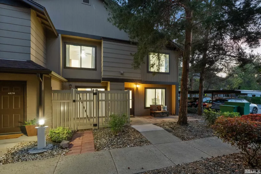 4580 Matich, Reno, Nevada 89502, 2 Bedrooms Bedrooms, ,3 BathroomsBathrooms,Residential,Residential,Matich,250005707