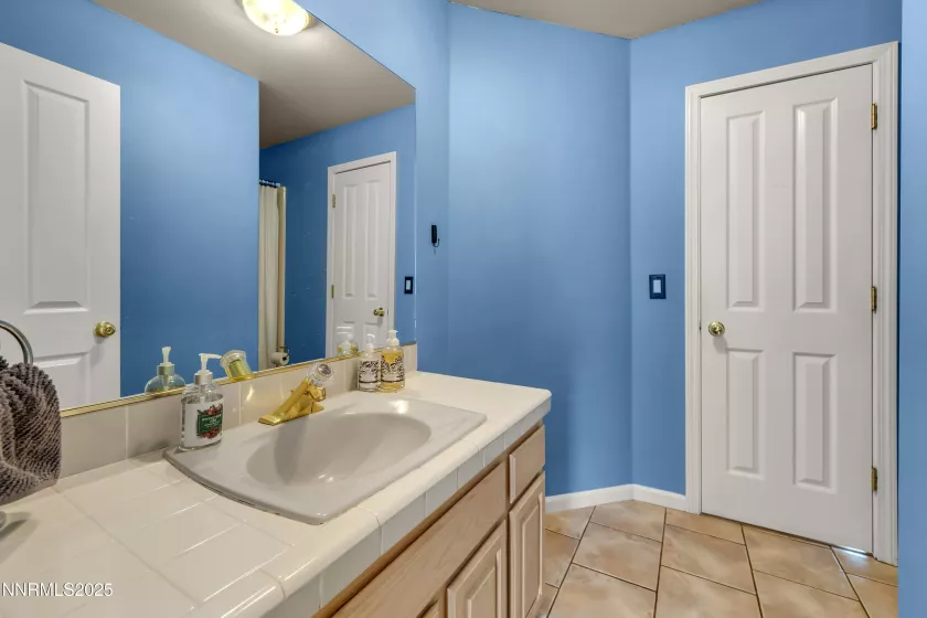 Main level bath #1