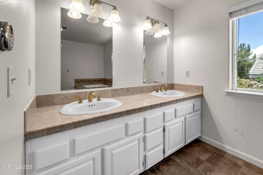 2393 Queen Anne, Reno, Nevada 89509, 5 Bedrooms Bedrooms, ,5 BathroomsBathrooms,Residential,Residential,Queen Anne,250051354