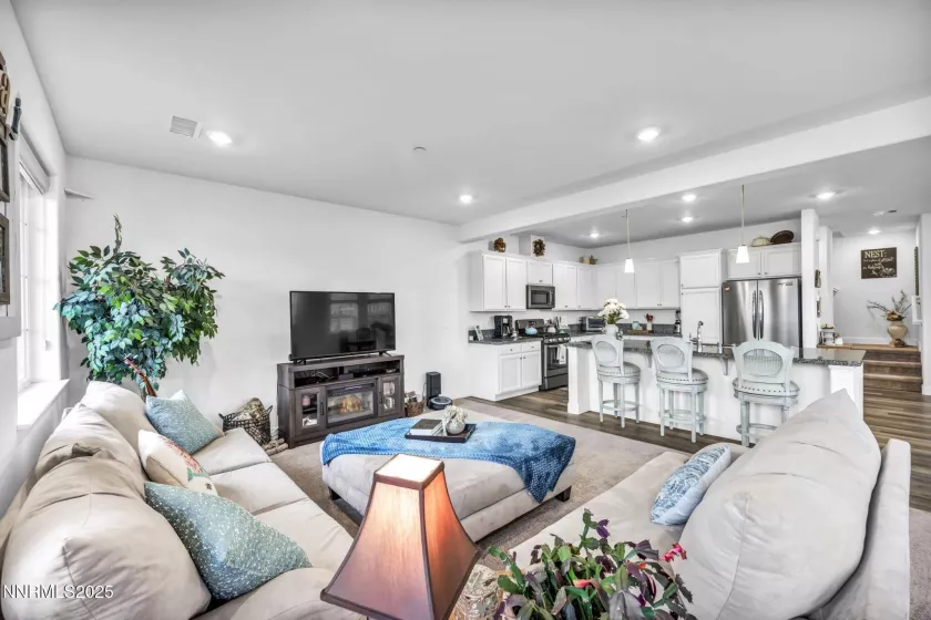 1248 Cinch, Gardnerville, Nevada 89410, 3 Bedrooms Bedrooms, ,3 BathroomsBathrooms,Residential,Residential,Cinch,250051355
