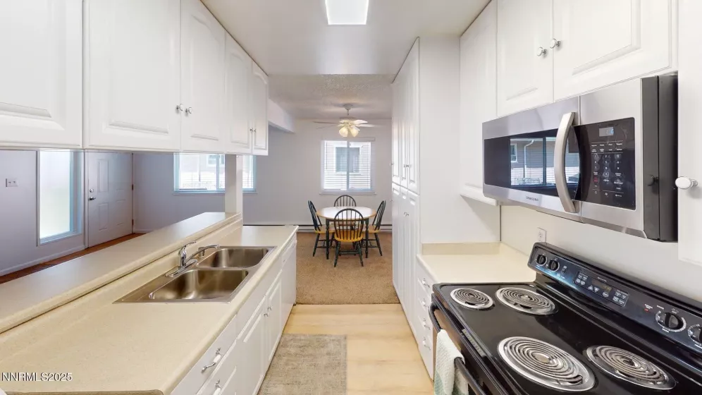 644 Oakwood, Sparks, Nevada 89431, 2 Bedrooms Bedrooms, ,1 BathroomBathrooms,Residential,Residential,Oakwood,250051361
