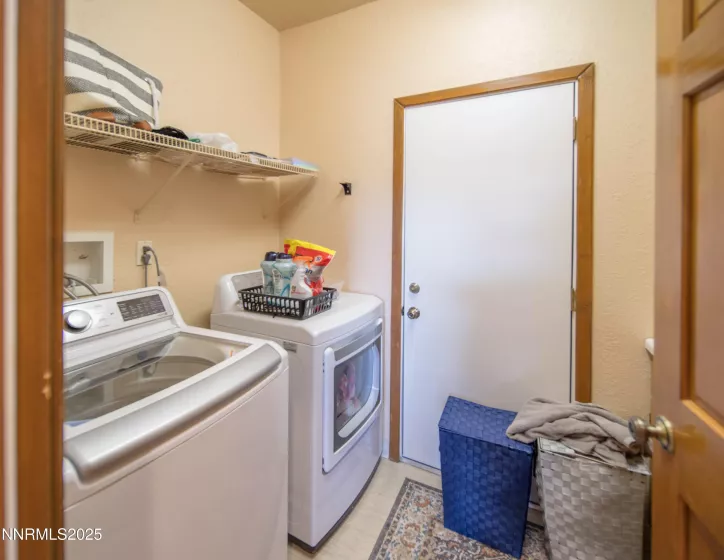 6752 Eagle Wing, Sparks, Nevada 89436, 6 Bedrooms Bedrooms, ,5 BathroomsBathrooms,Residential,Residential,Eagle Wing,250051377