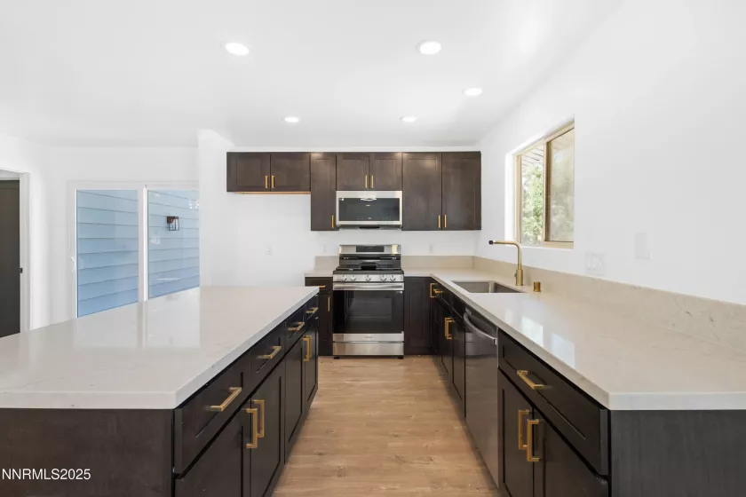 2100 Parkway, Reno, Nevada 89502, 3 Bedrooms Bedrooms, ,2 BathroomsBathrooms,Residential,Residential,Parkway,250051383