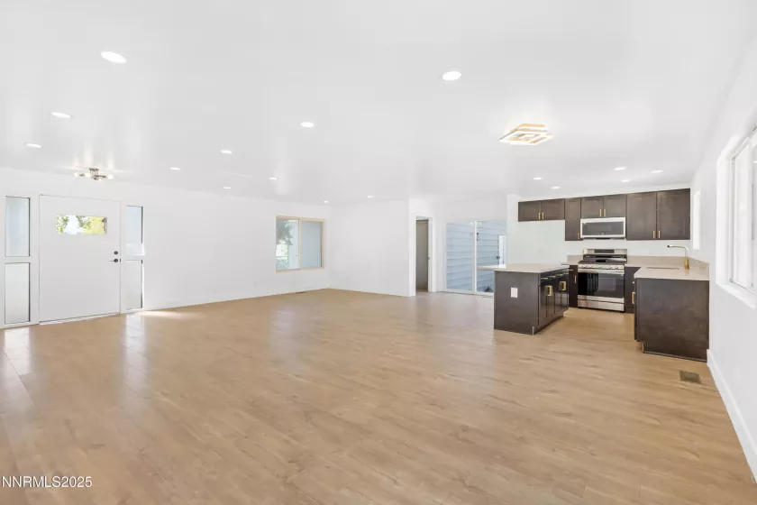 2100 Parkway, Reno, Nevada 89502, 3 Bedrooms Bedrooms, ,2 BathroomsBathrooms,Residential,Residential,Parkway,250051383