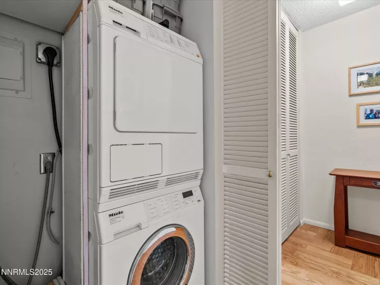 100 Arlington, Reno, Nevada 89501, 2 Bedrooms Bedrooms, ,2 BathroomsBathrooms,Residential,Residential,Arlington,250051385