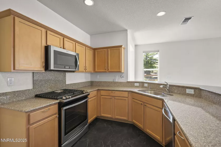 9195 Summertree, Reno, Nevada 89523, 2 Bedrooms Bedrooms, ,2 BathroomsBathrooms,Residential,Residential,Summertree,250051389