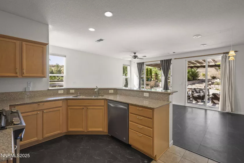 9195 Summertree, Reno, Nevada 89523, 2 Bedrooms Bedrooms, ,2 BathroomsBathrooms,Residential,Residential,Summertree,250051389