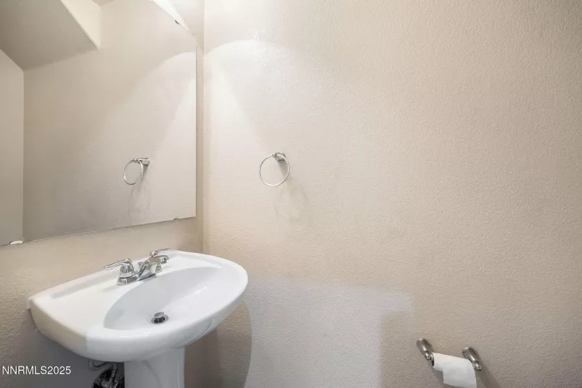 11005 Lamour, Reno, Nevada 89521, 3 Bedrooms Bedrooms, ,3 BathroomsBathrooms,Residential,Residential,Lamour,250051395