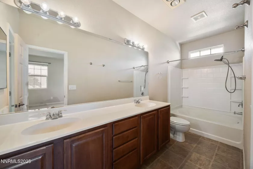 11005 Lamour, Reno, Nevada 89521, 3 Bedrooms Bedrooms, ,3 BathroomsBathrooms,Residential,Residential,Lamour,250051395
