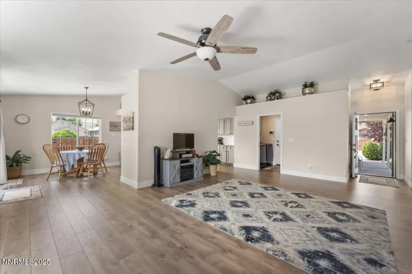1320 Longspur, Sparks, Nevada 89441, 3 Bedrooms Bedrooms, ,3 BathroomsBathrooms,Residential,Residential,Longspur,250051396
