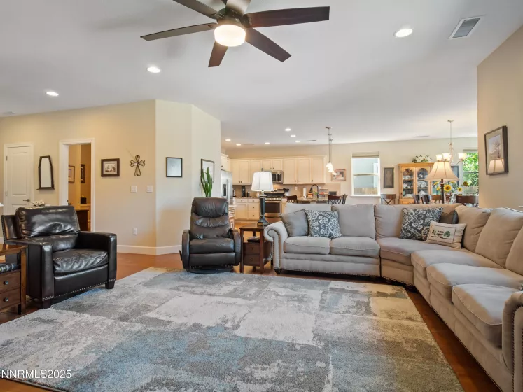 1221 Lasso, Gardnerville, Nevada 89410, 3 Bedrooms Bedrooms, ,3 BathroomsBathrooms,Residential,Residential,Lasso,250051404